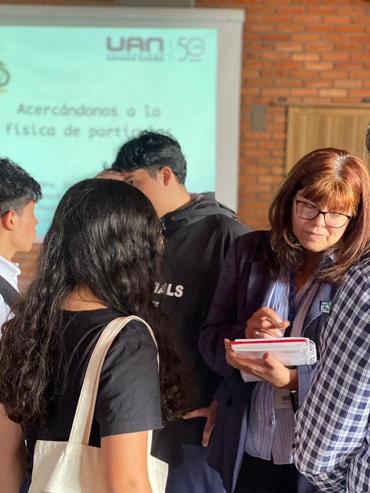 Del CERN al Quind&iacute;o: La Dra. Gabriela Navarro habla sobre la investigaci&oacute;n en f&iacute;sica de part&iacute;culas a la comunidad de Armenia